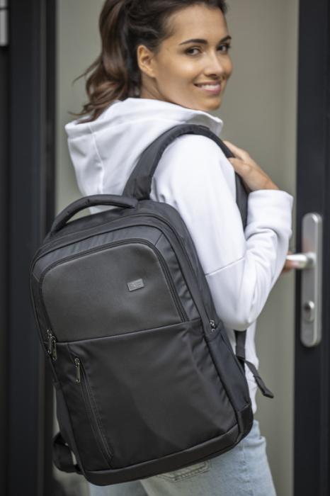 Case Logic Propel 15.6" Reppu. Esim. 5kpl. brodeerattuna
