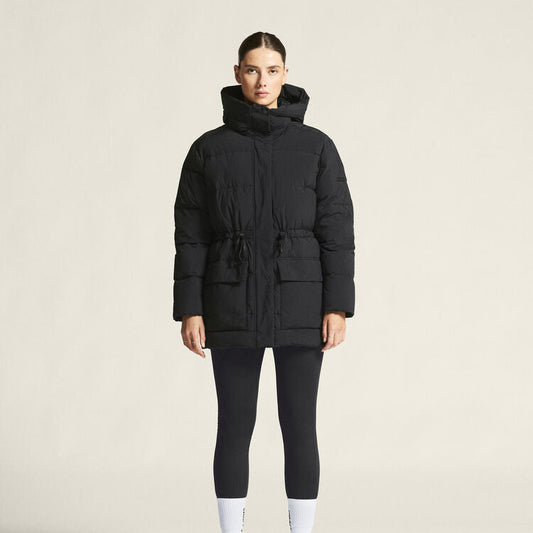 Alt-teksti: Craft Urban Down Puffer Jacket W naisten untuvatakki edestä – lämmittävä ja vettä hylkivä takki arkeen ja kaupunkiin.