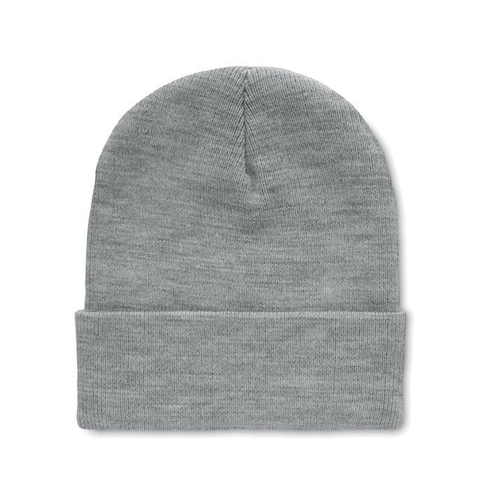 Neulottu Polo-pipo RPET-polyesterista – ympäristöystävällinen ja tyylikäs, brodeerauksella. Esim. 20 kpl. 1 värillä.